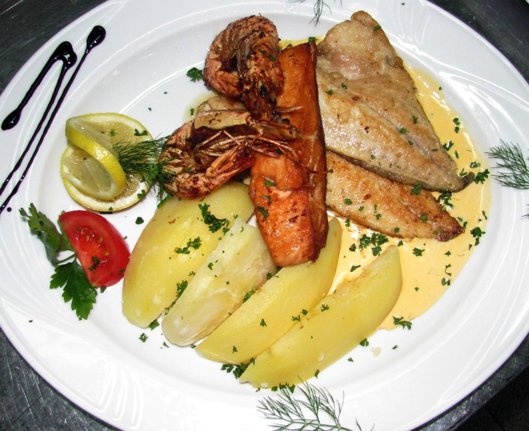 Wellnesshotel & Restaurant Hexenschopf レーッフィンゲン エクステリア 写真
