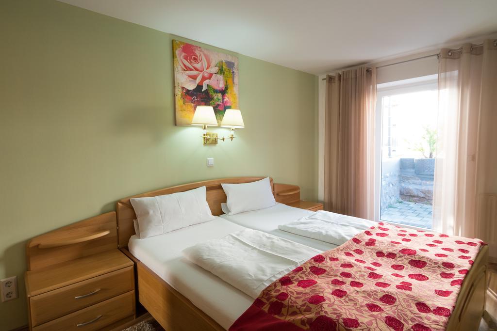 Wellnesshotel & Restaurant Hexenschopf レーッフィンゲン エクステリア 写真