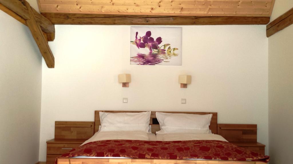 Wellnesshotel & Restaurant Hexenschopf レーッフィンゲン 部屋 写真